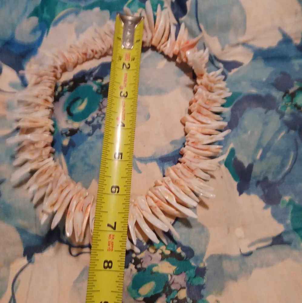 Vintage Coral Shell Necklace with Natural Tones - Picture 6 of 6